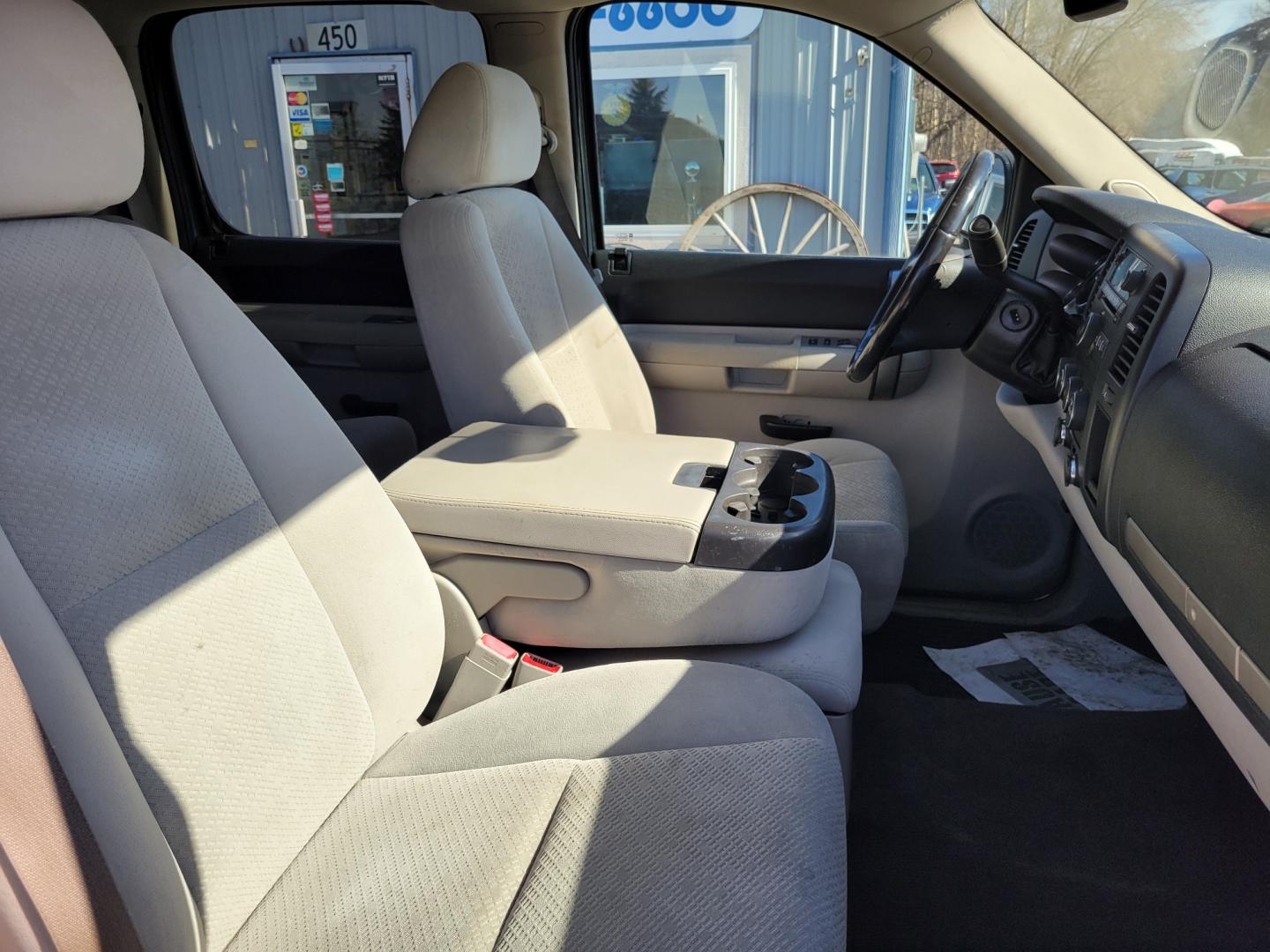2008 Blue /Tan Chevrolet Silverado 2500HD LT (1GCHK23628F) with an 6.6L engine, 5 Speed Automatic transmission, located at 450 N Russell, Missoula, MT, 59801, (406) 543-6600, 46.874496, -114.017433 - $3400 just spent on new tires, New glow plugs, Ball joints, complete 4 wheel brake job including rotors, fresh service etc!! 6.6 Duramax Diesel. Automatic Transmission. 4WD. New Tires. AM FM CD. Power drivers Seat. Air Cruise Tilt. - Photo#7